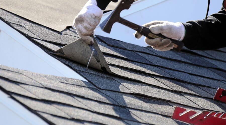 Professional gutter cleaning in Delano, CA